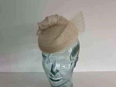 Pillbox fascinator with pleated crin in champagne