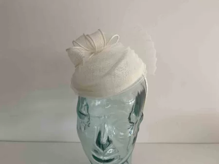 Pillbox fascinator with pleated crin in ivory