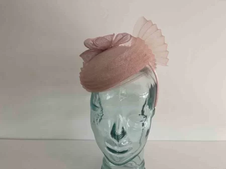 Pillbox fascinator with pleated crin in oyster