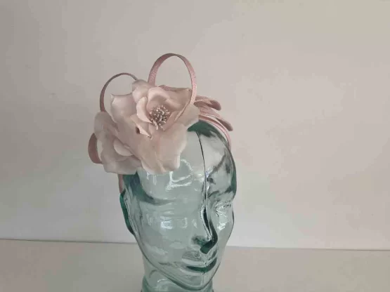 Triple leaf fascinator with flower in oyster
