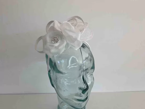 Triple leaf fascinator with flower in white