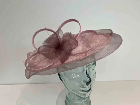 Oval hatinator with crin brim in new rose