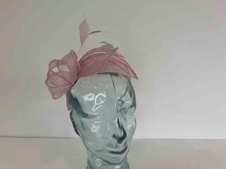 Fascinator with leaves in rose
