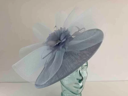 Oval hatinator with crin and feathered flower in baby blue