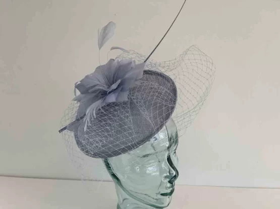 Small hatinator with netting in baby blue