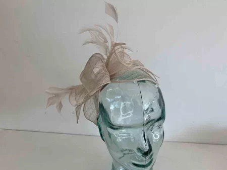 Sinamay looped fascinator in champagne