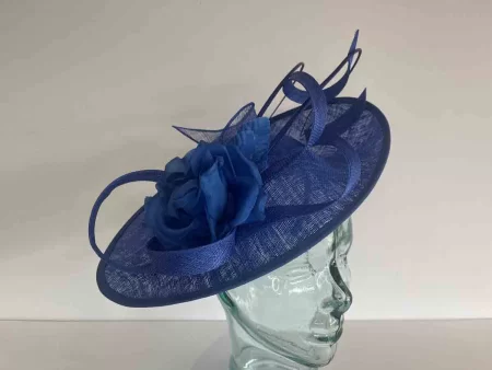 Oval hatinator with double quill in cornflower