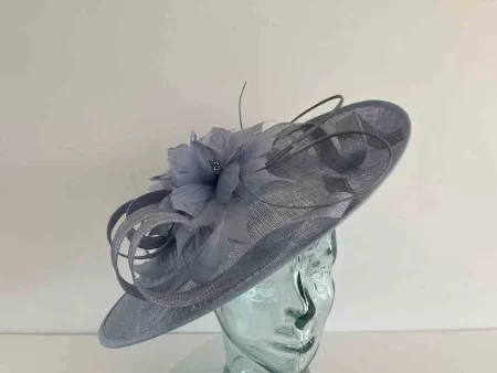 Oval hatinator with flower in baby blue